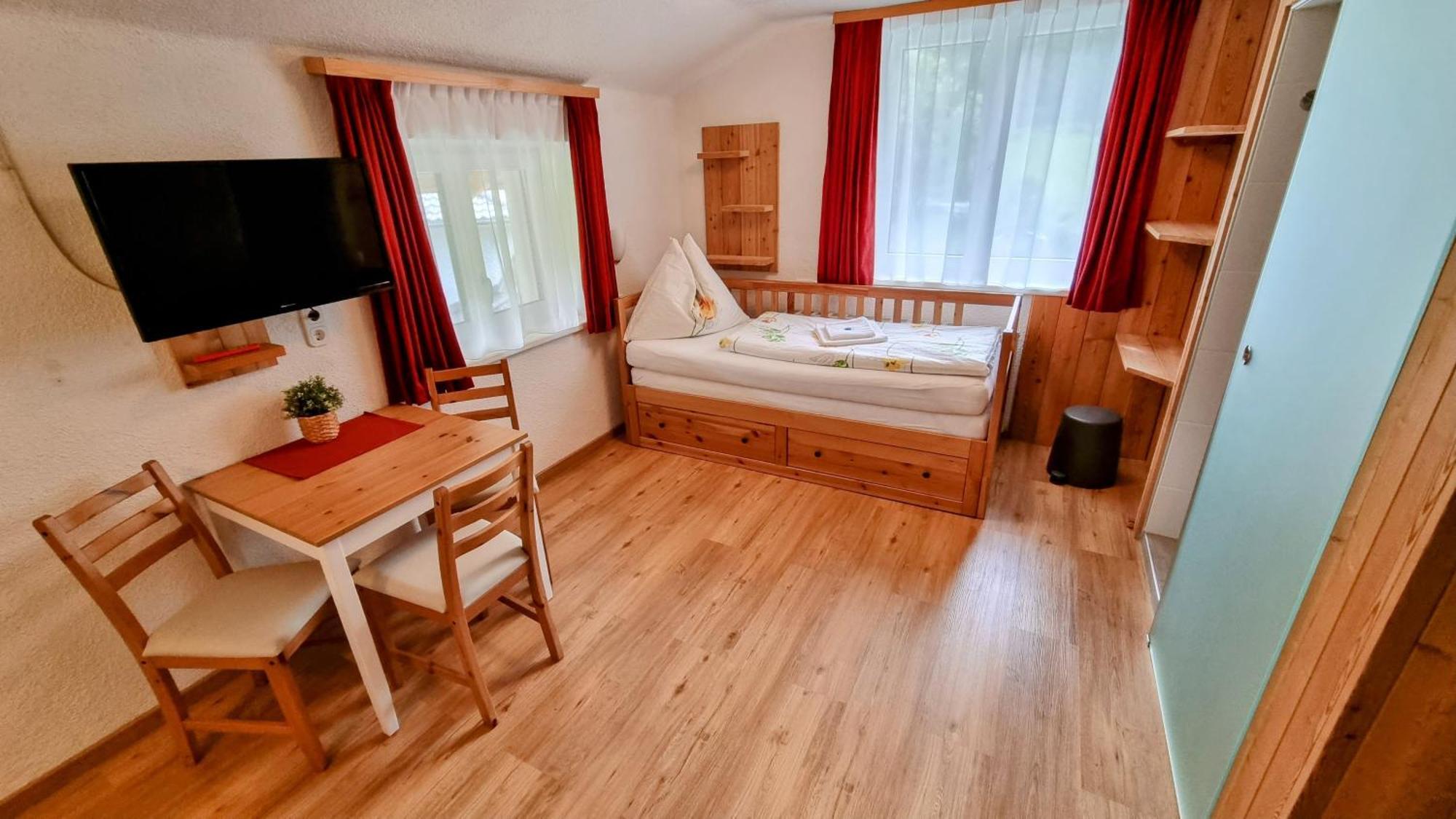 Gaestehaus Landhaus Tyrol กรีส อิม เซลเรน ภายนอก รูปภาพ